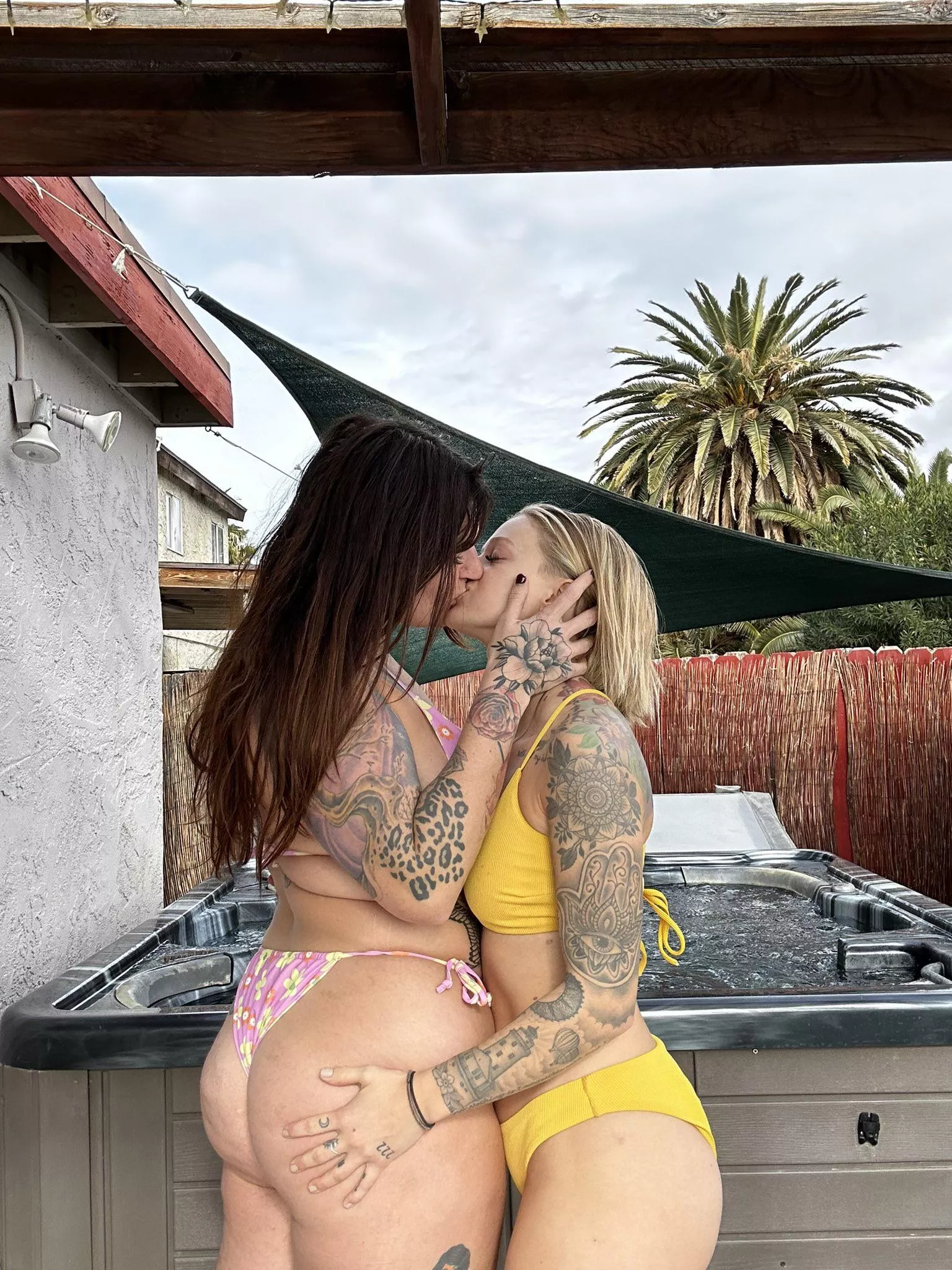 sweaty makeout seshes are our fav