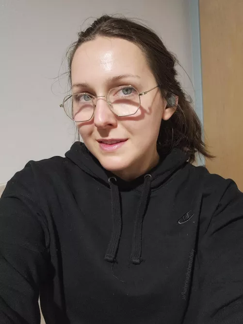 Sweaty selfie, messy hair