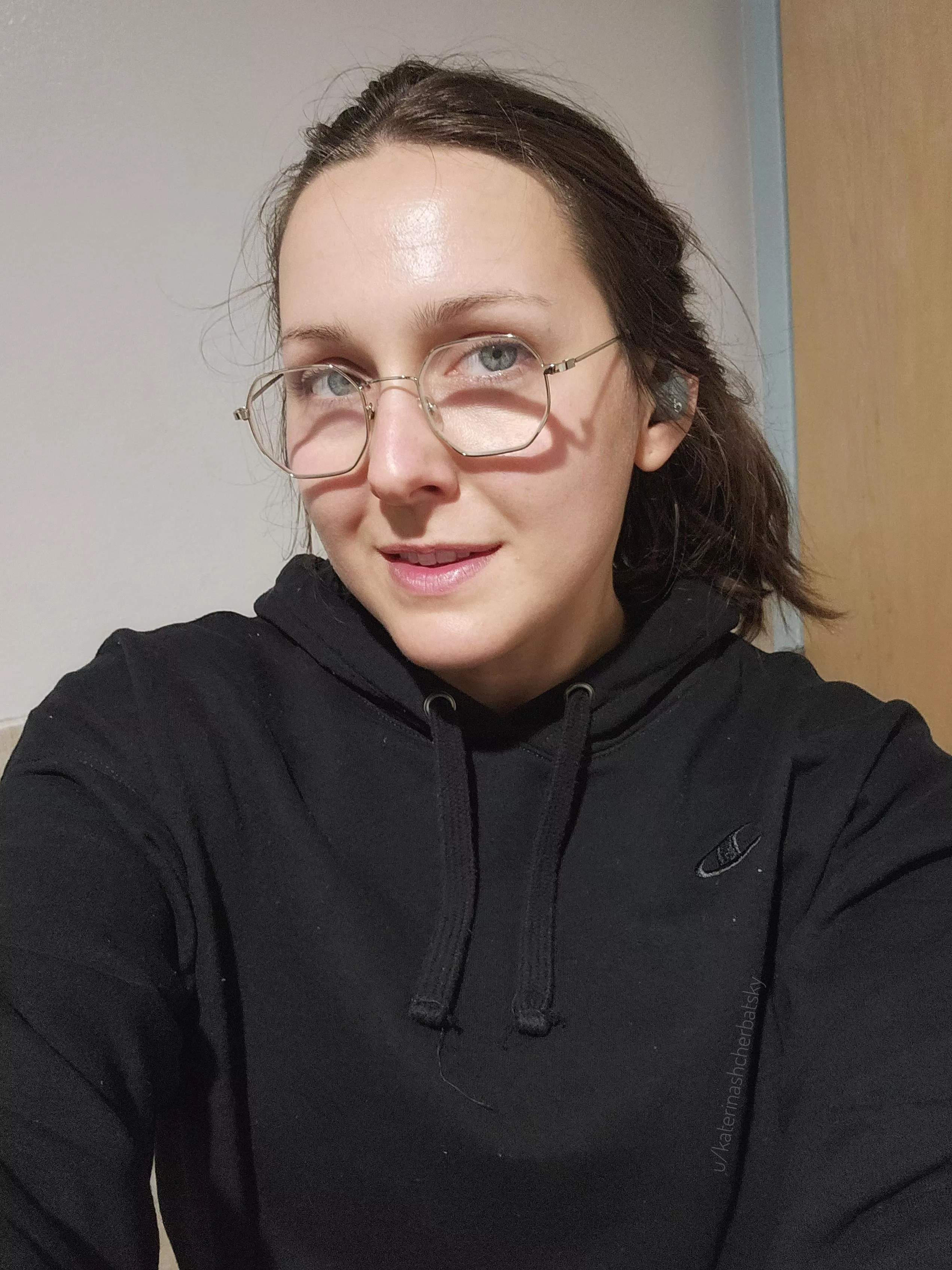 Sweaty selfie, messy hair