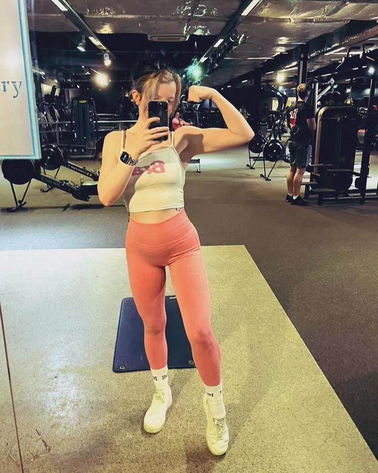 Be honest…. Does strong girls intimidate you? 