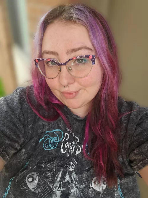 been thinking about getting a vertical labret piercing🤔🤔