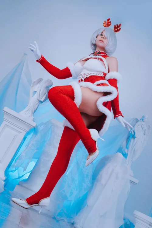 Christmas 2B cosplay by Yuna Kairi