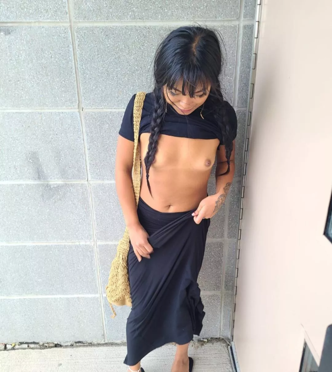 dosnt matter where i am will still send u nudes ;) 