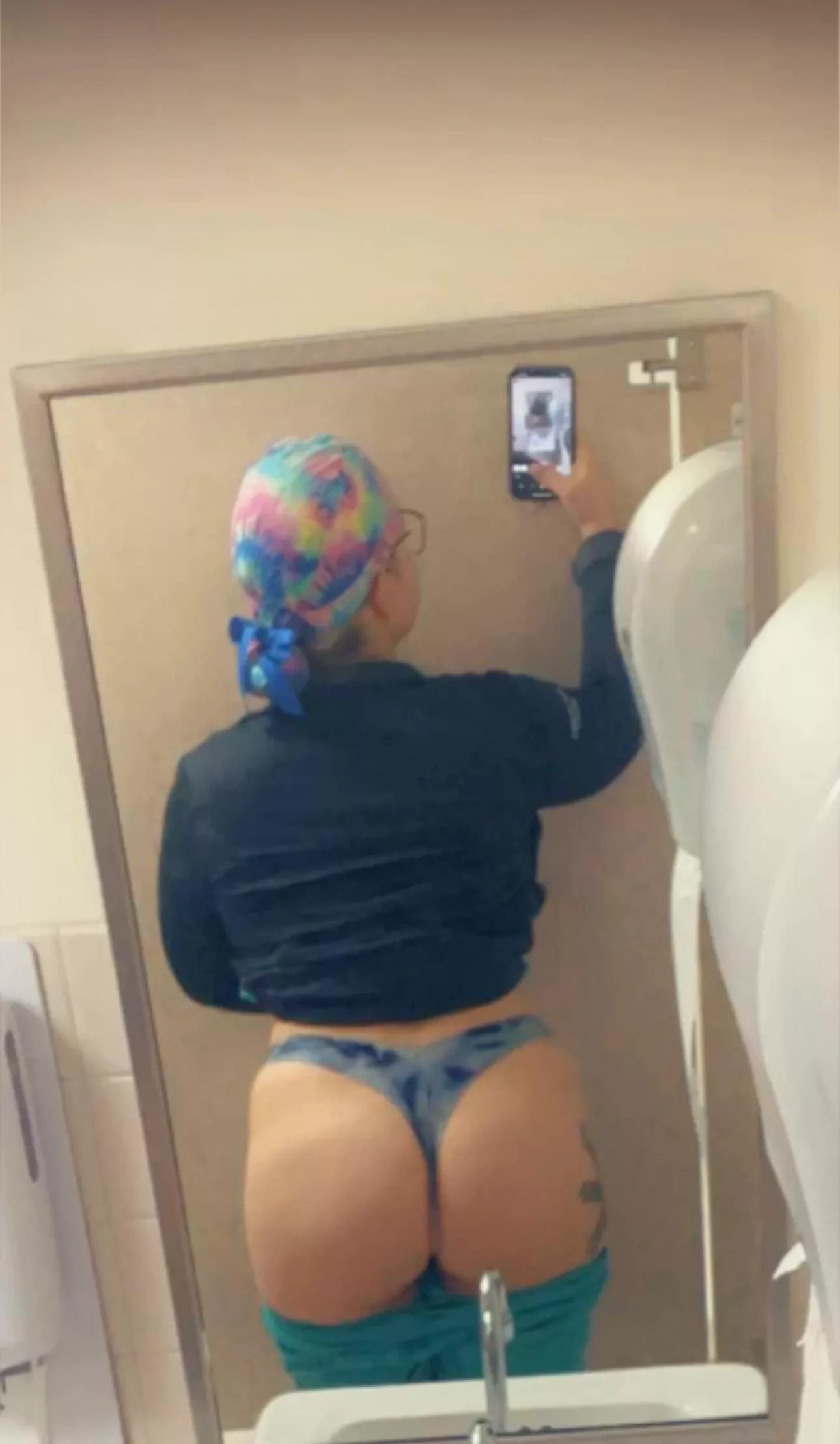 It's Friday so you know what that means….tie dye😜