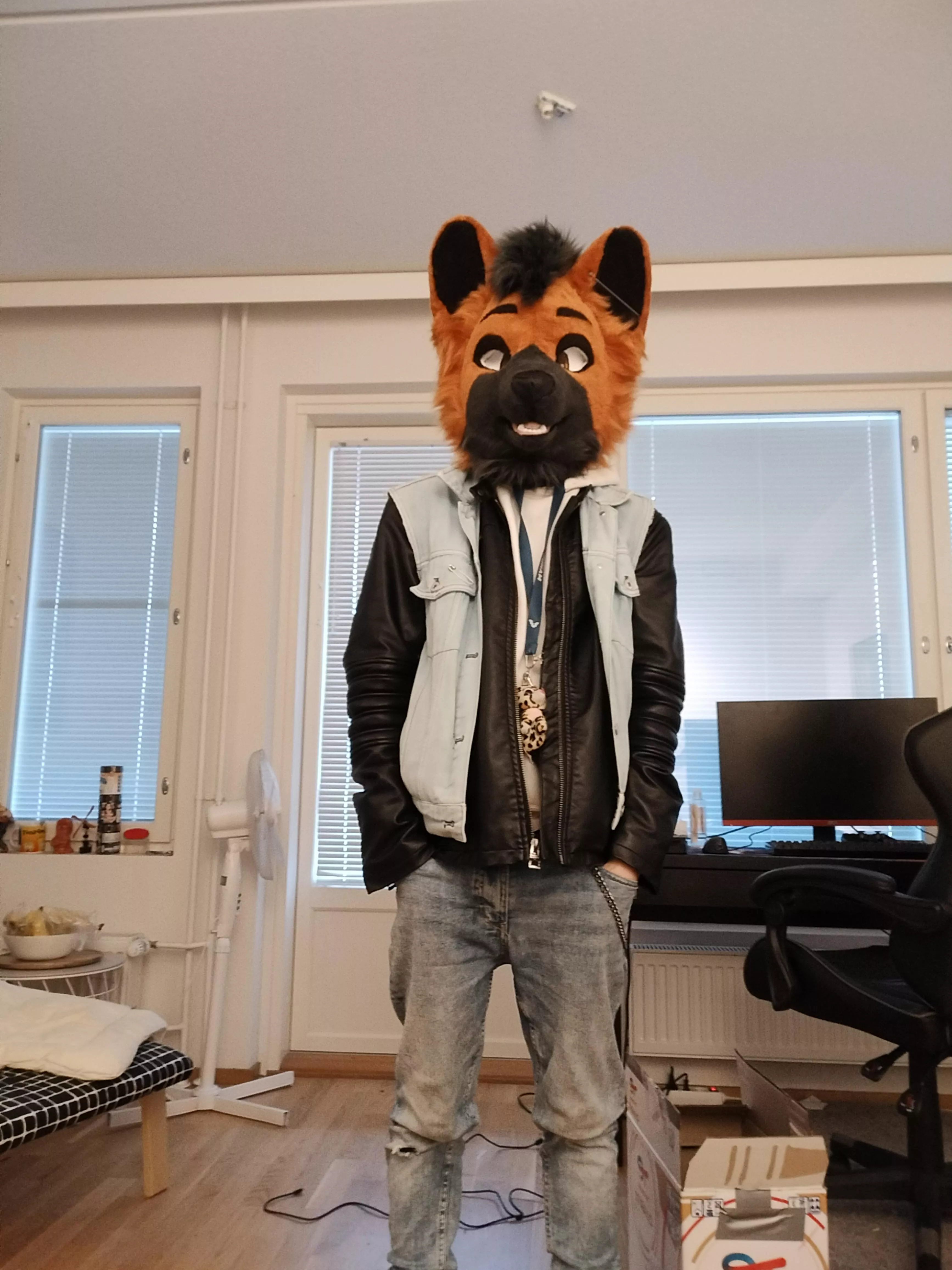 just recently got my fursuit head from @pilotkiddo from twitter