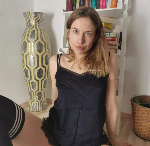 Little bookworm [F] 📙 🐛