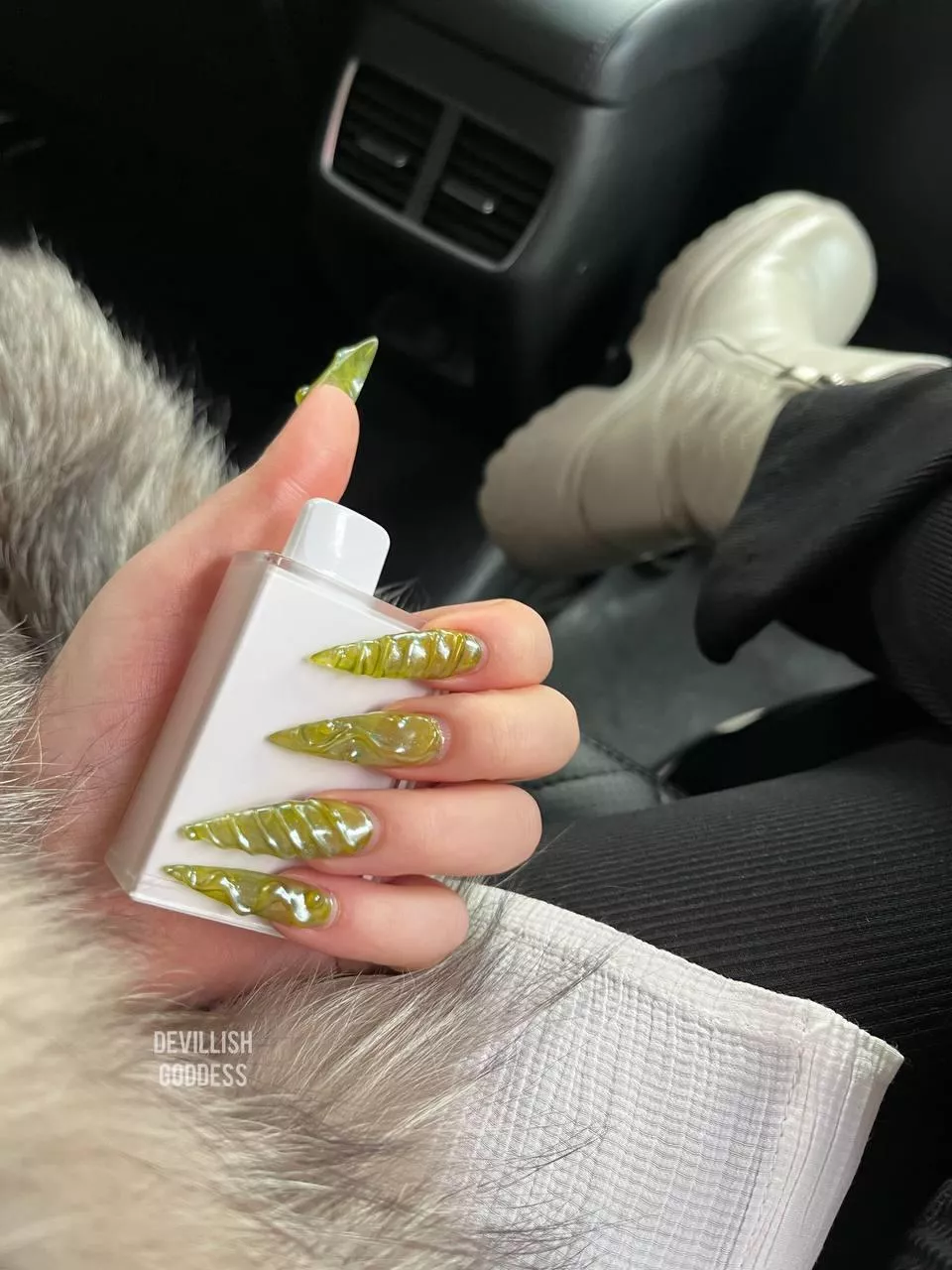 Nails always complete the outfit