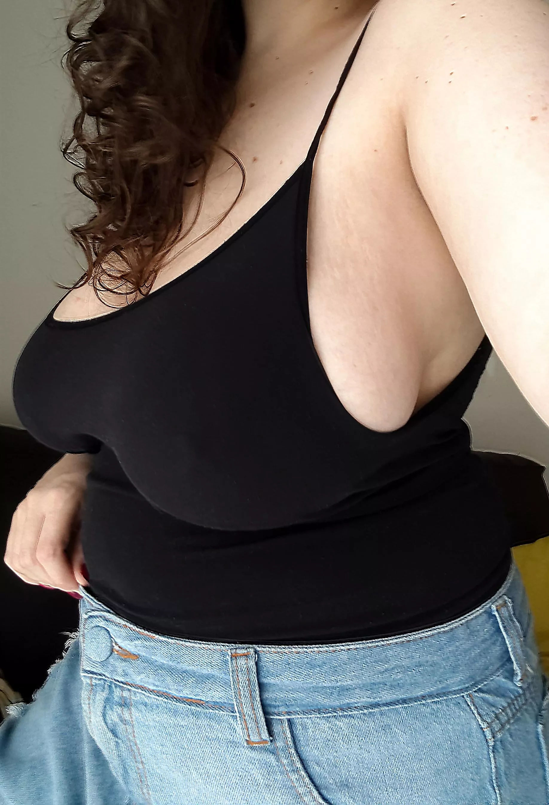 pokies n sideboob on a hot day