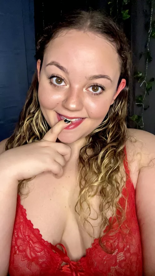 React if you’d give me a kiss 💋