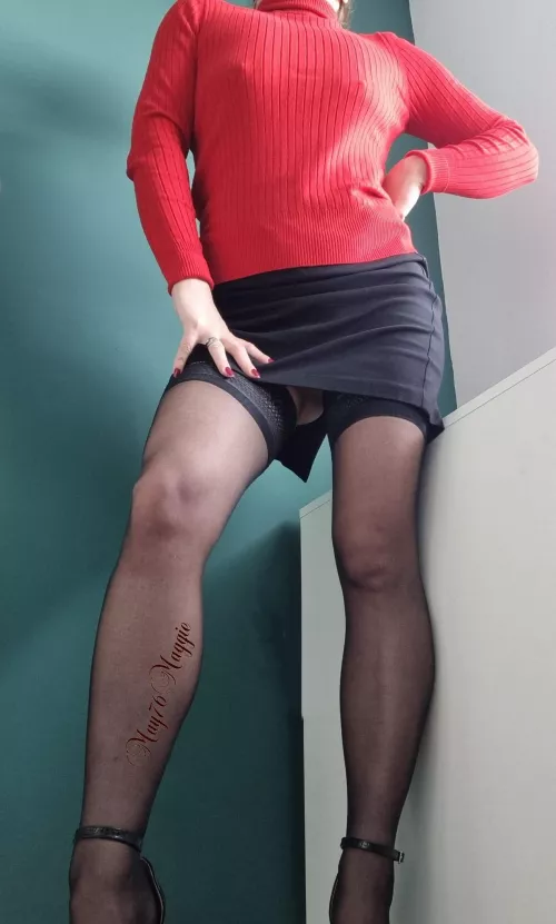 Sexy secretary kinda vibe this morning. (f) (48)