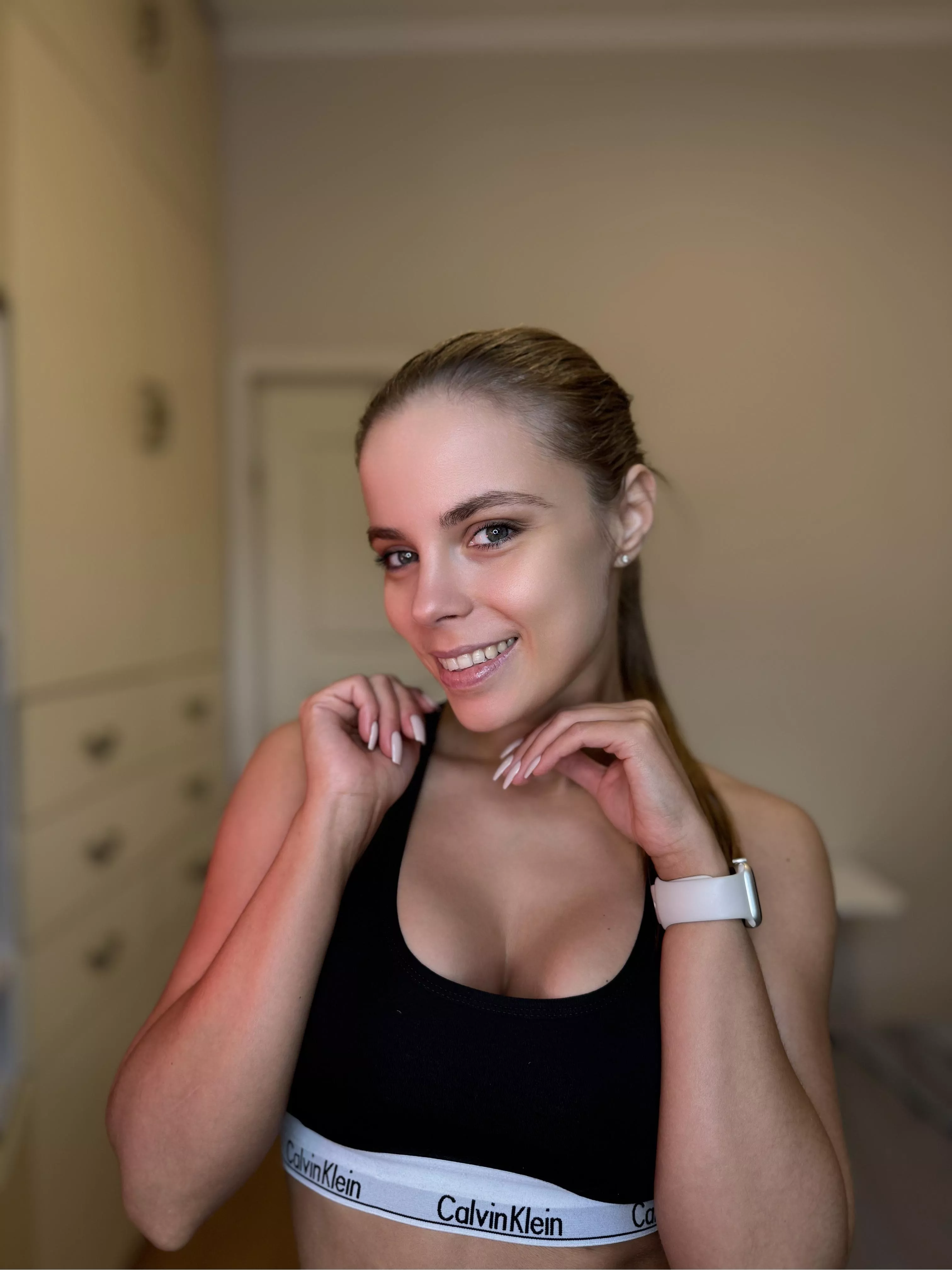 Today I'm in a wonderful mood, I'm thinking about going to a restaurant in the evening