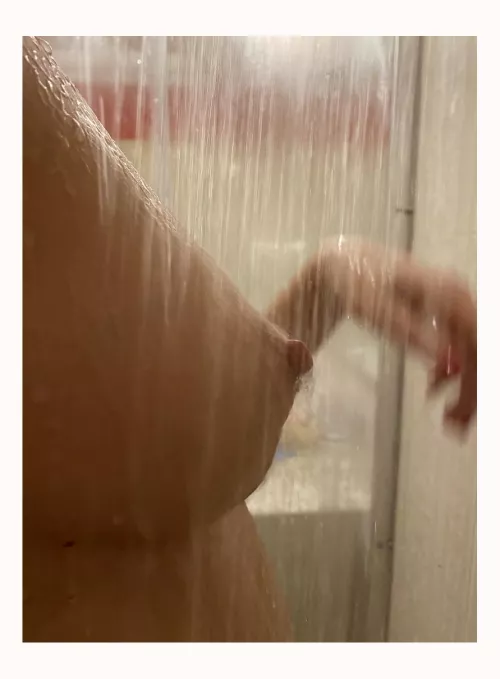 Warm shower alwxys make me wet