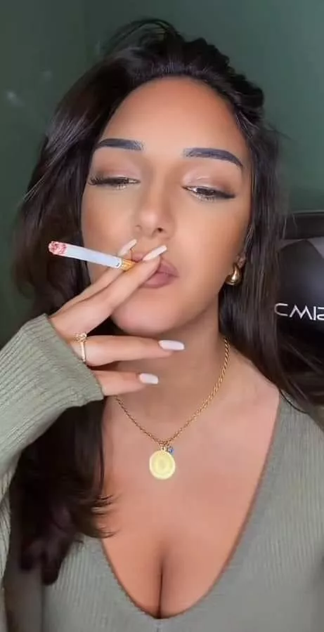 🚬💅