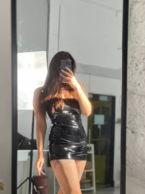 Does this new outfit I bought make me look hot?