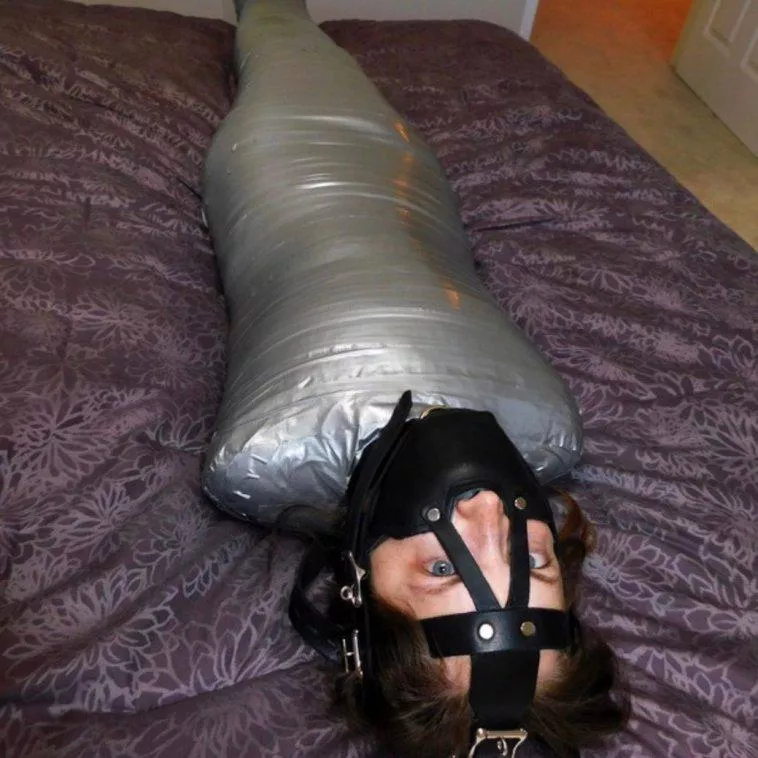 Fantasy #127 it's my day off but daddy still has to work. Good news, he works from home. Bad news... He told me that he didn't trust me to not touch myself and that I was too noisy. Lunch break can't home soon enough.