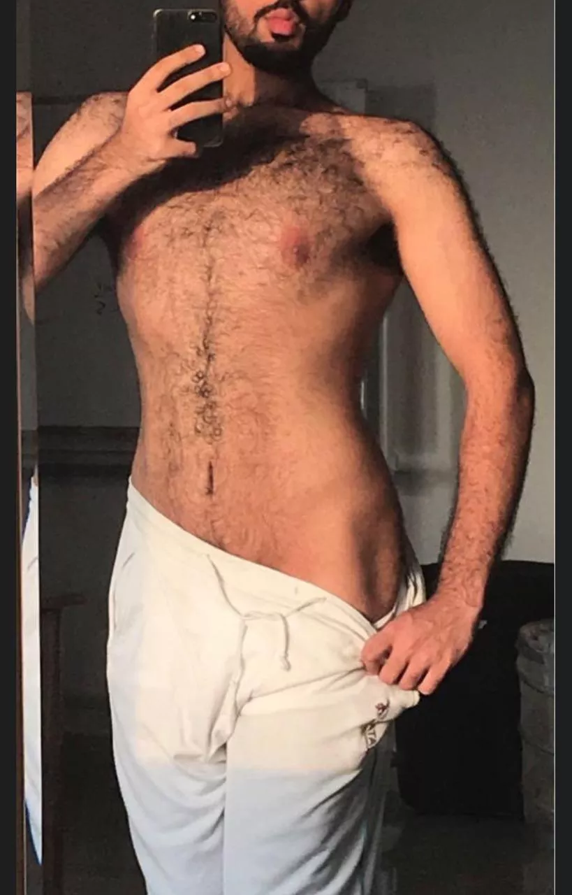 Man I’m just seriously in the mood for some bear daddy love 🙃❤️🔥🐻