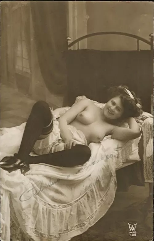 naughty French ladies and their postcards