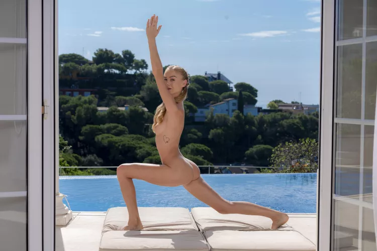 nude yoga
