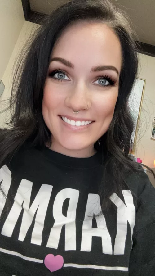 Obsessed with my freckles. 