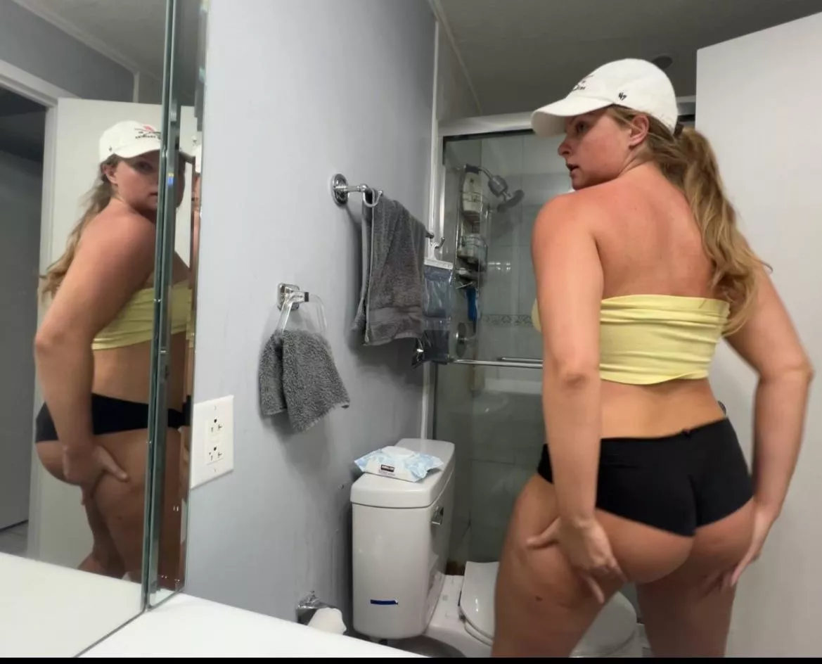 Screenshot from a twerk..my ass looks so phattttt…dumpyyyy