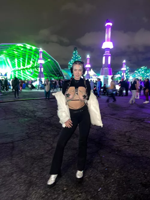 What should I wear this weekend for RASA Thrill City 6 Flags? :-D