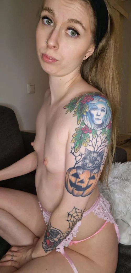 What do you think of small tits depicted from the side;)