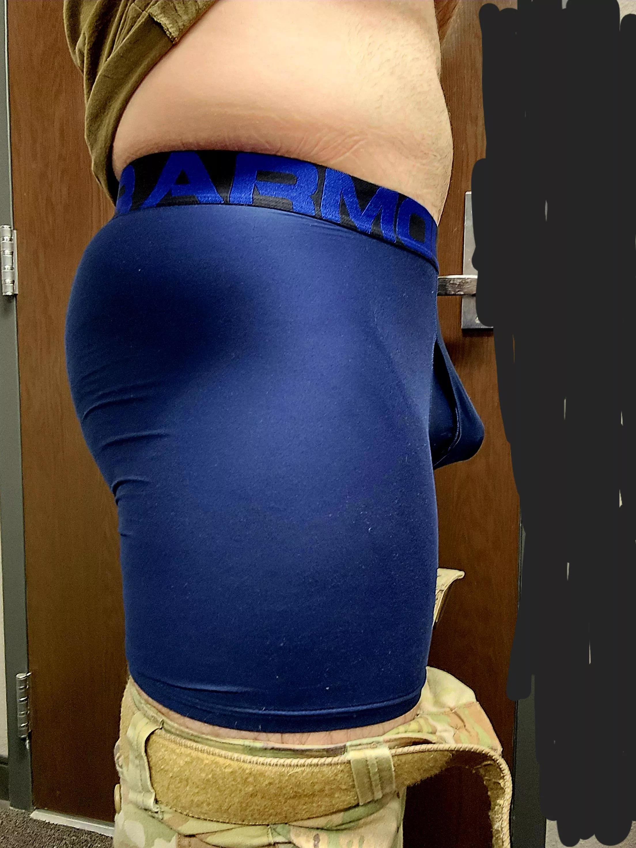 [32] I'm back and need you to report to my office, also catching up on messages etc ;)