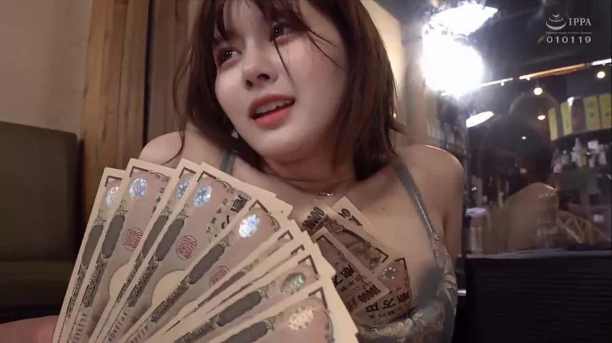 Anyone know her name ?