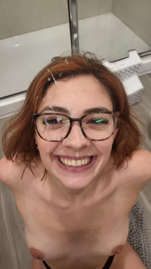 Happy facial Friday! My fav day of the week ! (OF cummin soon) 🤤