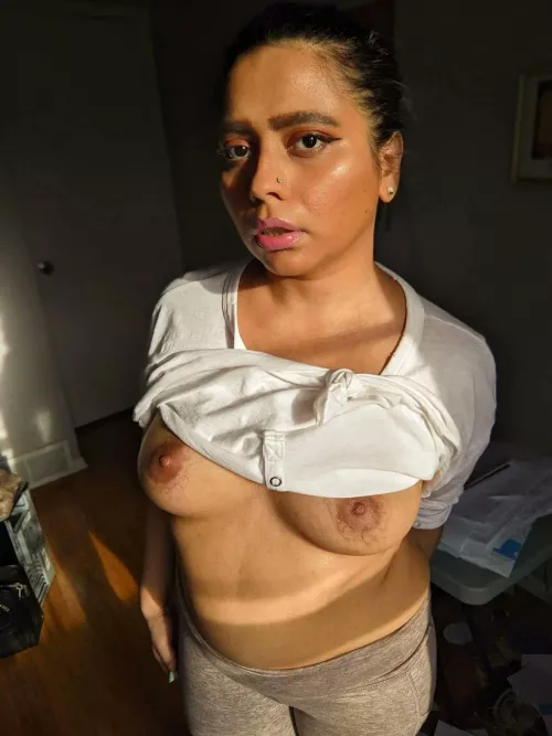 Help me bring dishonour to my desi family by jerking off to this 