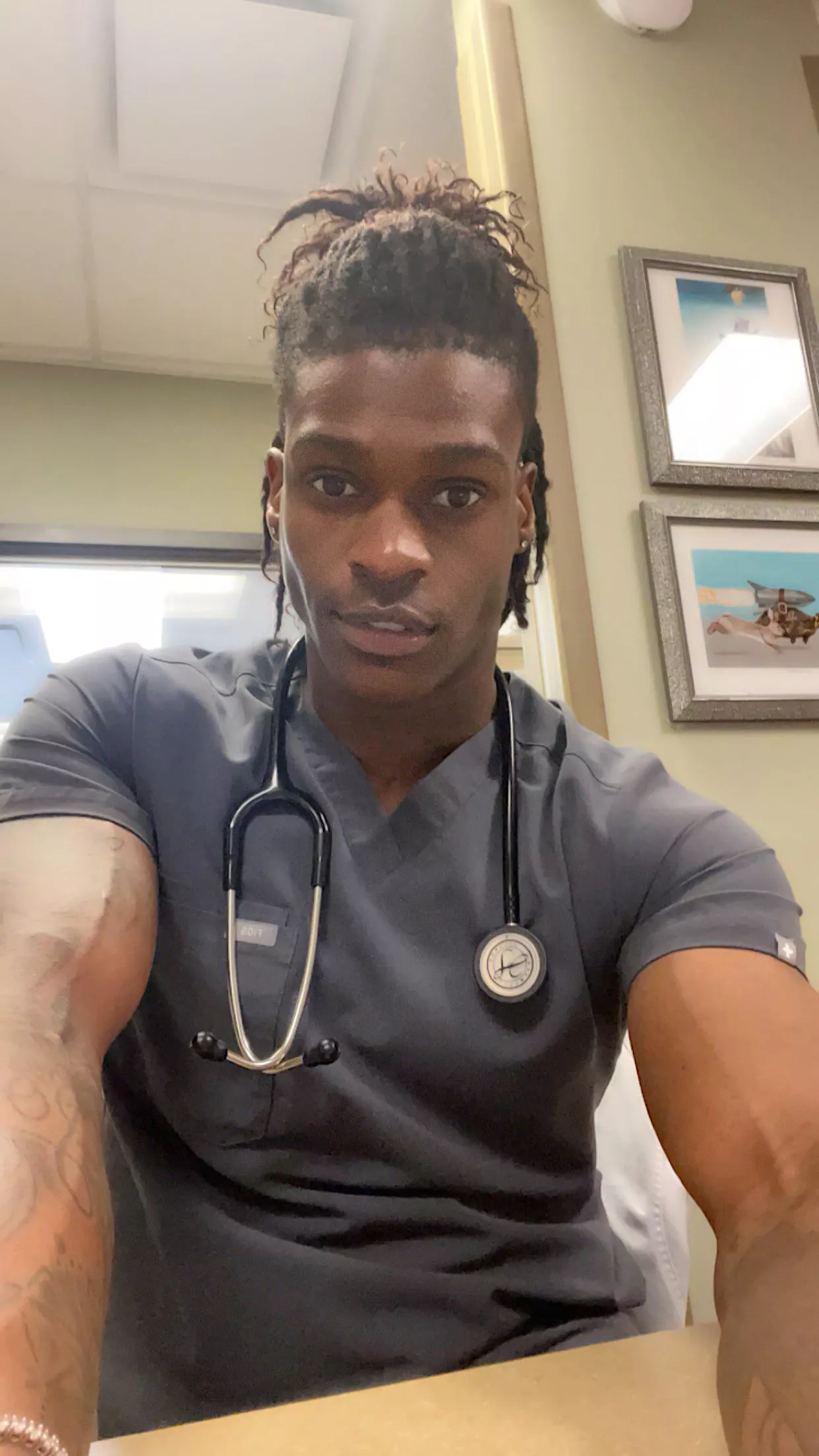 just clocked out, TGIF 😜✨