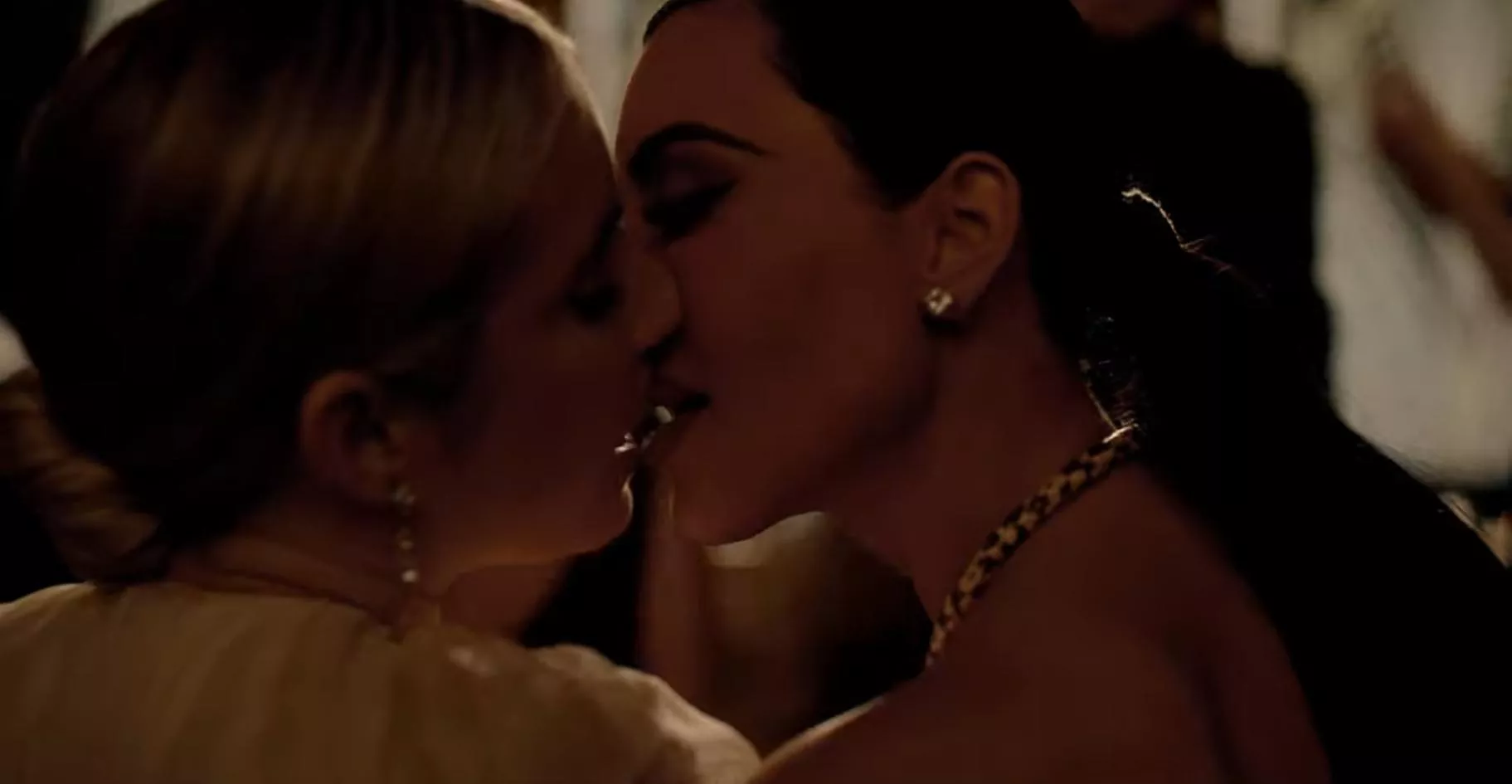 Kim K kissing Emma Roberts