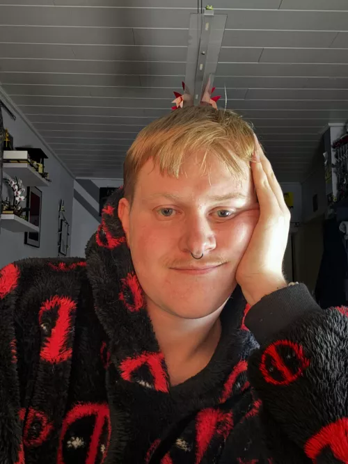 Saturday night so we get back into Sims for the next da- i mean hours of course. Could always use someone to talk to tho. 🫰🏻