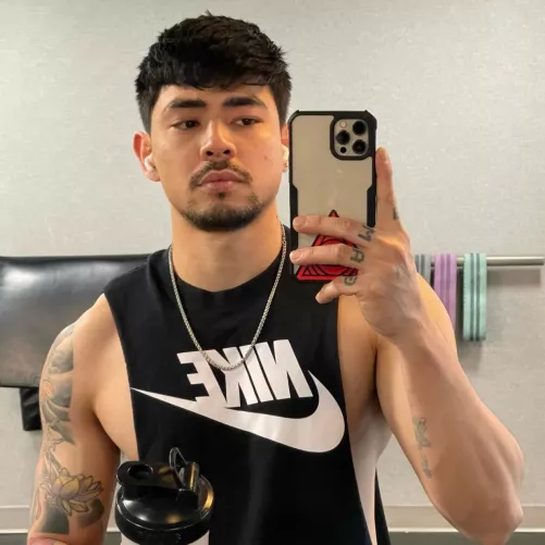 That mandatory selfie when you just finished working out and still pumped...