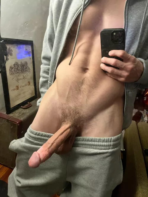 Wanna be my roommate ?