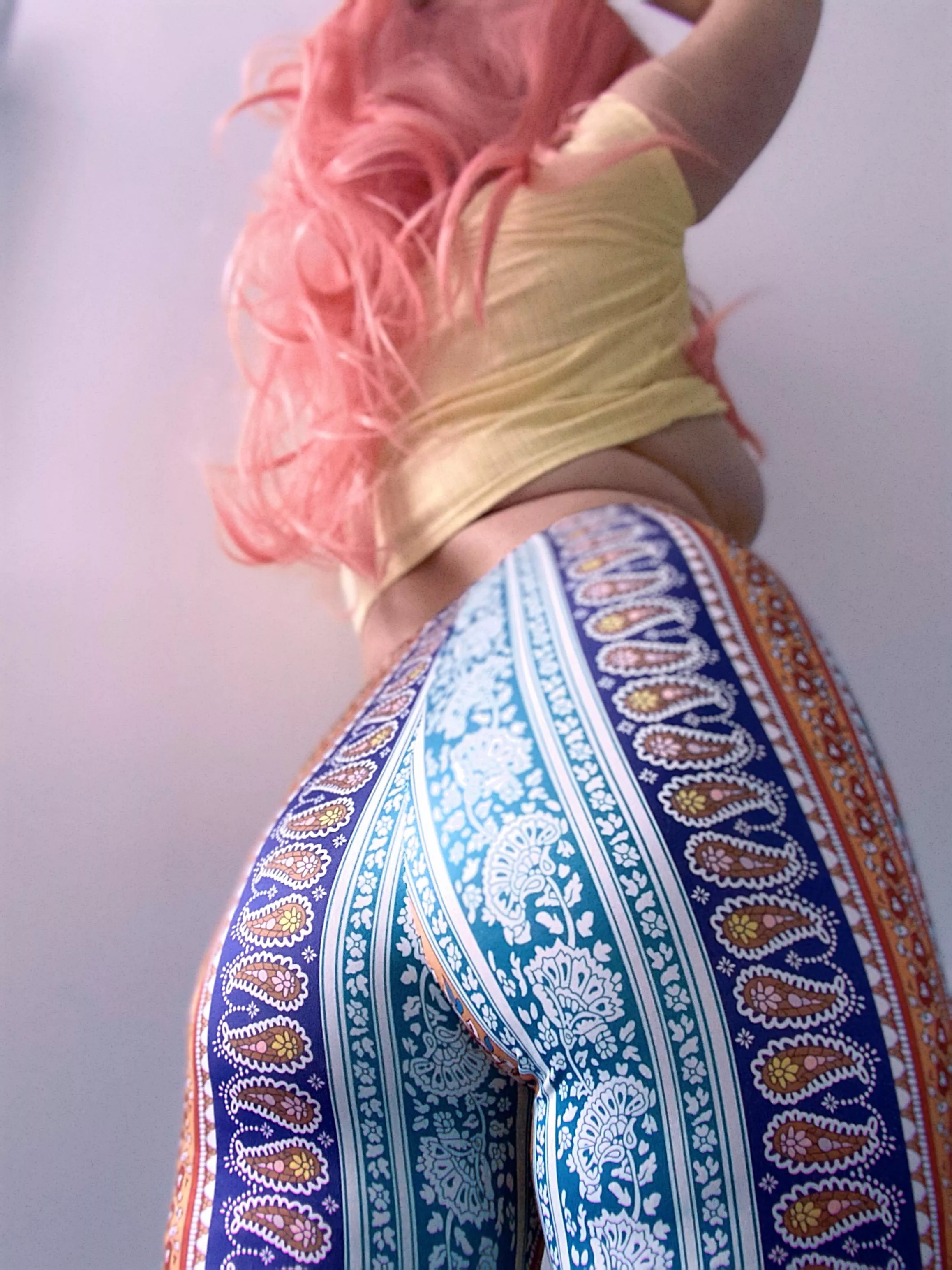 A tinny bit of sideboob, cause I'm shy like that daddy 👀