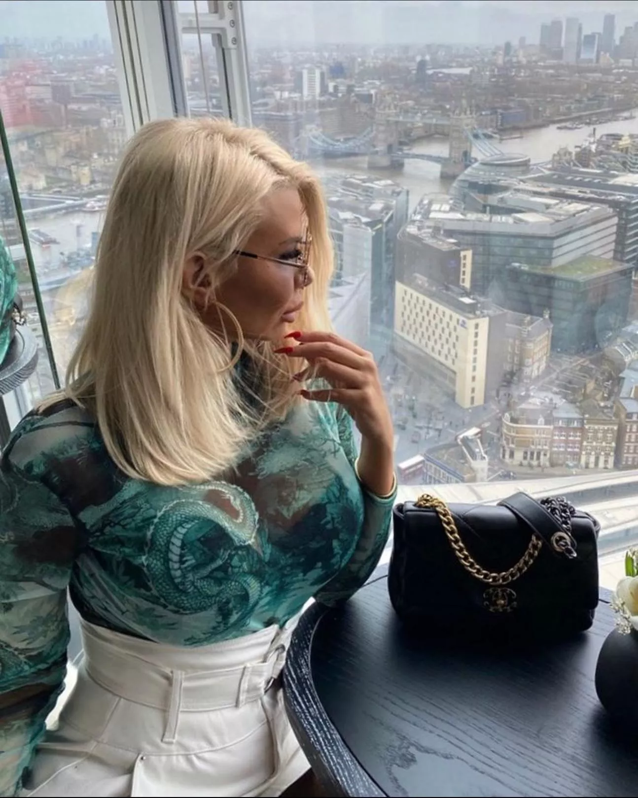 Classy blonde trophy