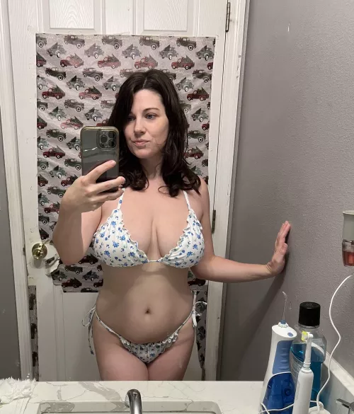 First time back at the beach after becoming a mommy 🤭