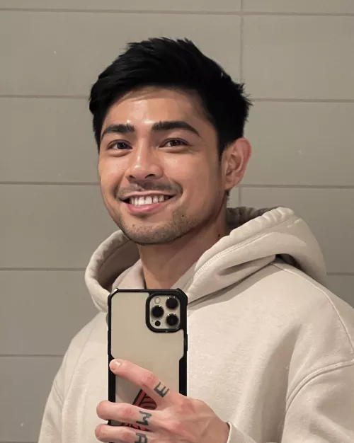 Gotta take selfie before walking my dog. Happy sunday everyone!