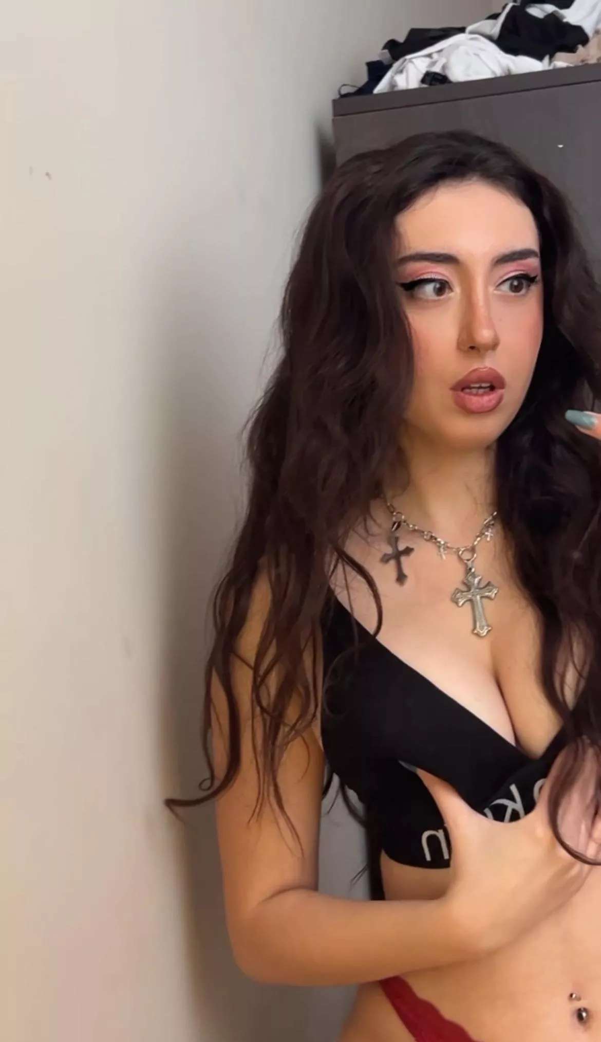 hey there:) hope you like my cute boobs.