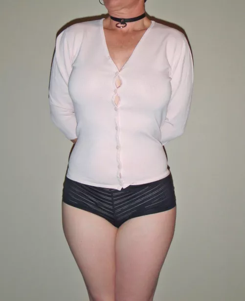 Is her cardi too tight? #buttongape