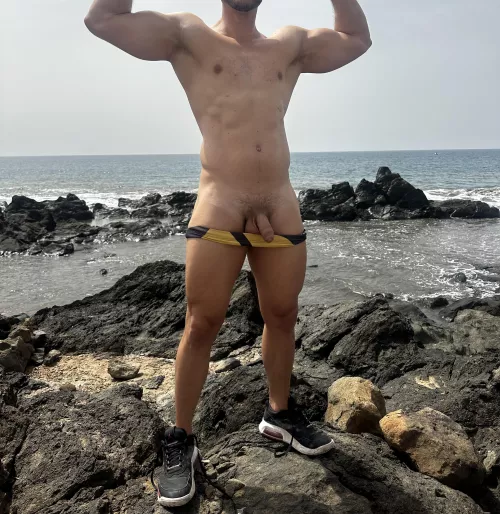 Maybe I’m what you were looking for on the beach right?😏💦