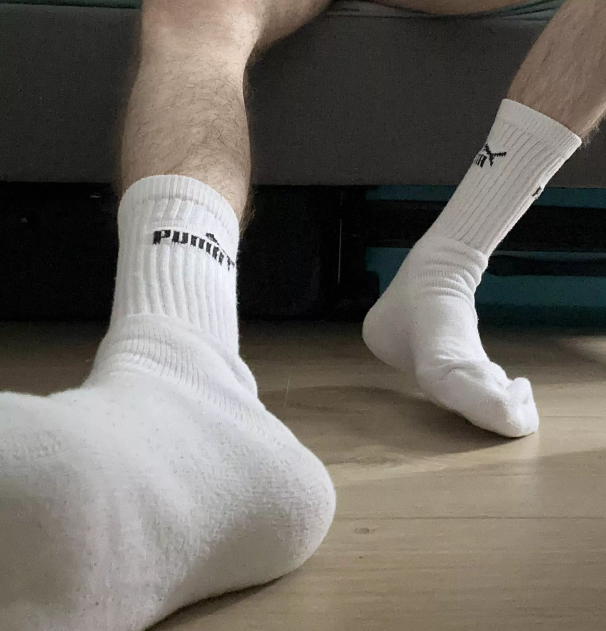 24uk. Any slutty daddy or twinks with toys to worship me and my socks ? Toys ++++ add : jerome123456