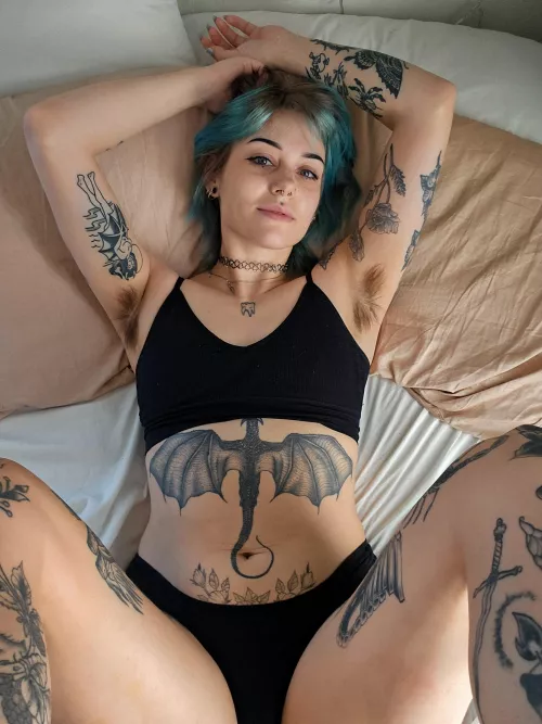 Another beautiful day to wake up to some hairy pits 🌸