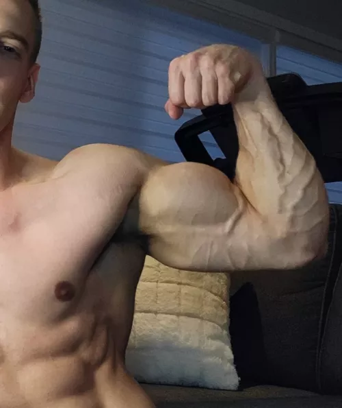 B I G 💪🏼😈🔥💦