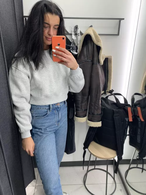 Cute fit and messy hair 