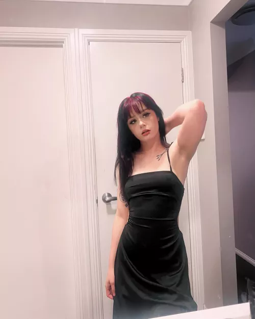 Feeling pretty in this dress 