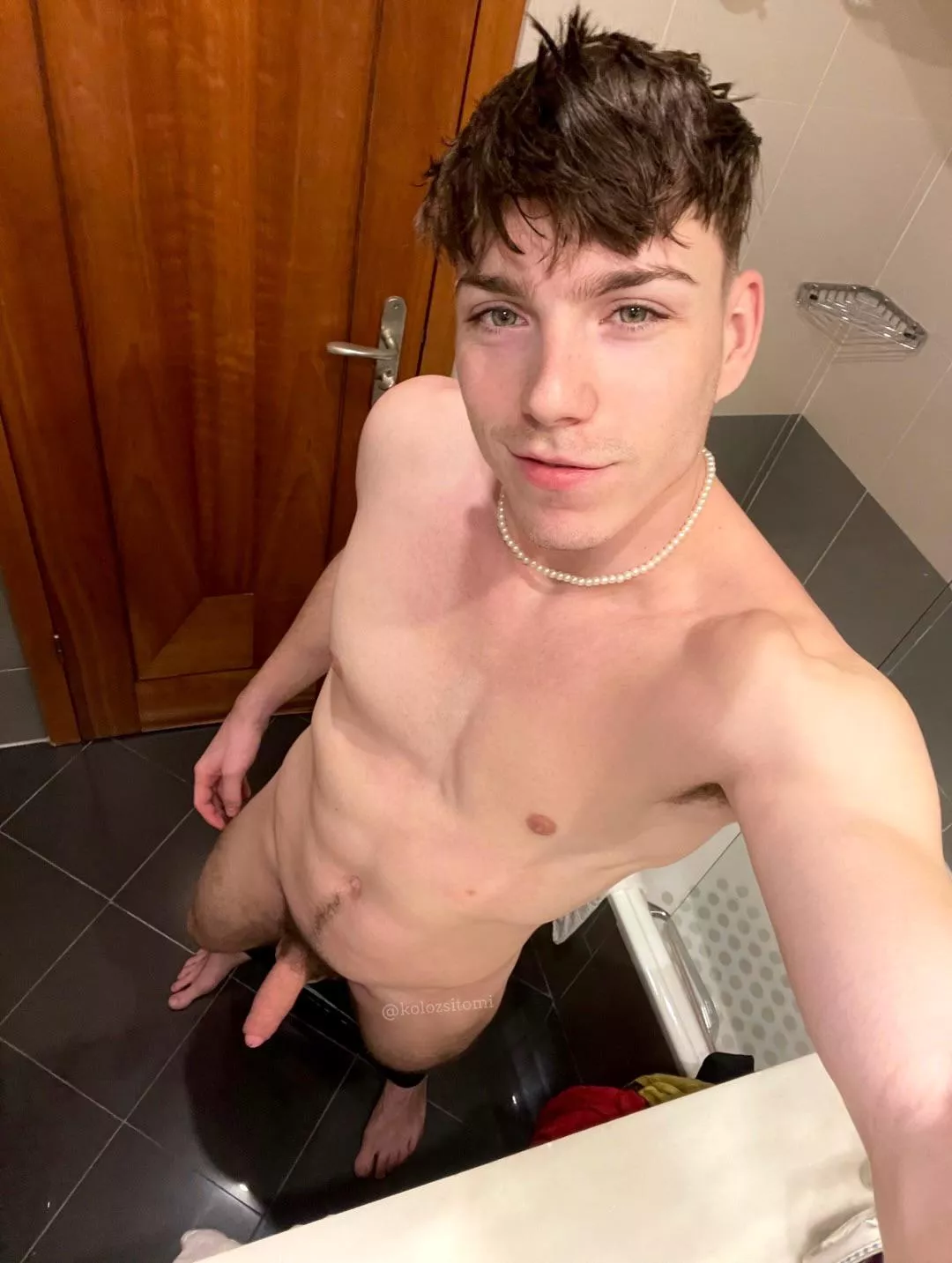 get on knees😛🍆