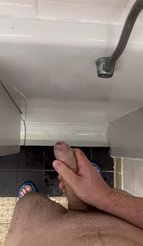 Had to cum in at the urinal 💦