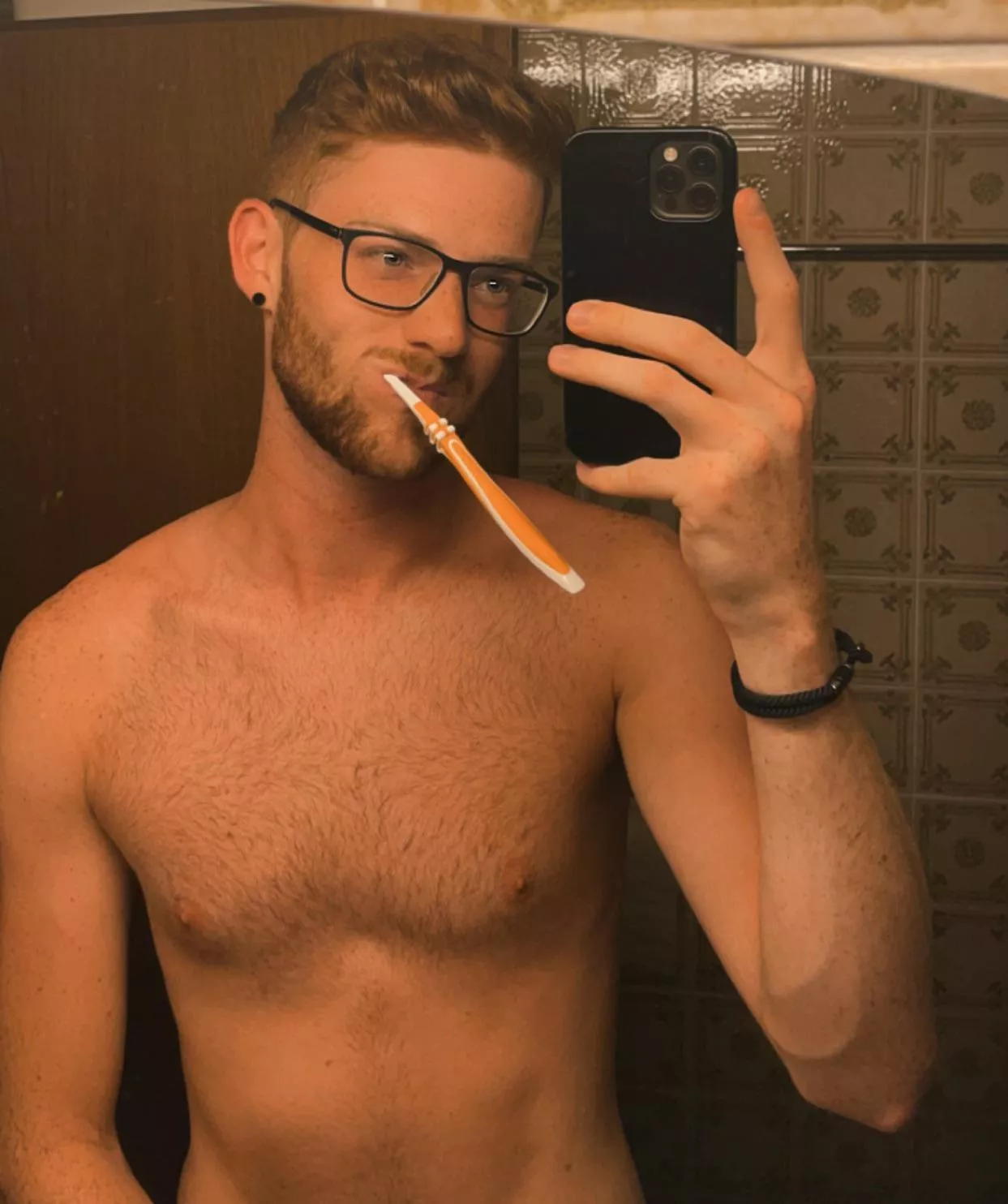 How do you find my glasses? Not sure if i like them… also hit me up if you‘re up for a chat😽